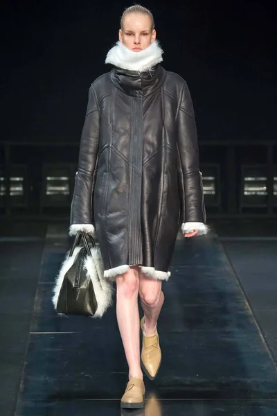 Look 8